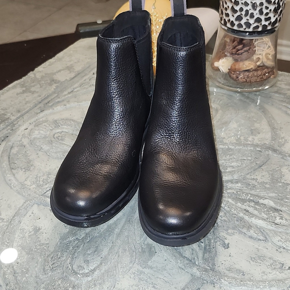 UGG HARRISON Women's CHELSEA BOOTS LIKE NEW SZ 9 - Picture 12 of 14